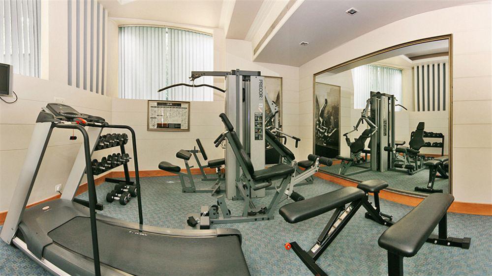 Hotel Park Plaza Gurgaon Zewnętrze zdjęcie A typical gym